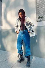 Pantalón de jean azul de corte recto.