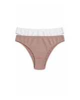 Pack de dos bombachas tipo vedetina de algodón, una color lila y otra color beige.