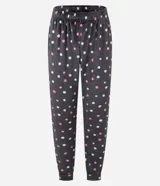 Conjunto de pijama largo confeccionado en fleece, compuesto por una blusa de manga larga con bordado de gatito comiendo pizza y un pantalón con cintura elástica y estampado de lunares.