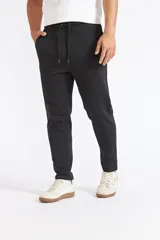 Pantalón de jogging Quiksilver color negro, con cintura elástica con cordón ajustable y bolsillos laterales.