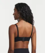 Soutien color marrón con copa desmontable, escote en V, tirantes ajustables y cierre en la espalda.