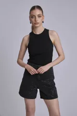 Musculosa de algodón acanalado con cuello redondo, corte ajustado y diseño sin mangas.