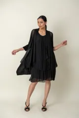 Túnica italiana negra combinada en seda en el frente y viscosa en la espalda y mangas.