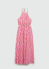 Vestido midi de algodón con diseño estampado de ondas verticales en tonos rosa y crema. Presenta cuello halter con detalle de abalorios, espalda descubierta, aberturas laterales tipo cut-out en la cintura y falda evasé.