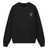 Buzo de cuello redondo color negro, con estampado circular en el pecho en color beige que incluye el logo de la marca y texto. Presenta puños y cintura acanalados.