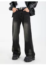Pantalón tipo jean Oxford unisex con efecto de lavado desgastado en tonos oscuros y ocres. Presenta corte recto con ligera apertura en el bajo, pinzas decorativas en los tobillos y cintura con elástico en la parte trasera.