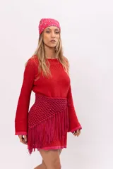 Vestido tejido con diferentes puntos, mangas oxford, color rojo. Incluye forro interior desmontable.