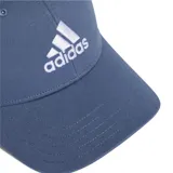 Gorra Adidas color azul con logo bordado en lila.