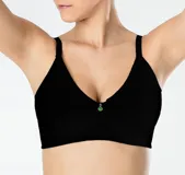 Corpiño color piel para mastectomía, con tela interna de algodón, bolsillos internos para prótesis, frente alto, laterales anchos y broche con cuatro ajustes.