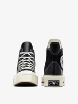 Championes de caña alta Converse Chuck 70 De Luxe Squared Hi, color negro con detalles en blanco. Confeccionados en lona y cuero sintético, con puntera cuadrada y suela de plataforma.
