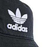 Gorro tipo pescador Adidas Adicolor Classic Stonewashed, color negro con logo Adidas bordado en blanco.