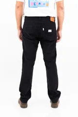 Pantalón de pana gruesa color negro, de corte recto y confeccionado en algodón 100%.