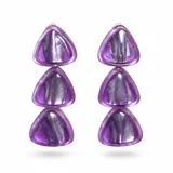 Aros colgantes largos formados por tres piezas triangulares de resina en tonos violeta y plateado.