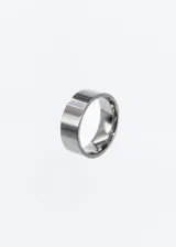 Anillo liso de acero quirúrgico hipoalergénico, de 8mm de ancho.
