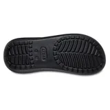 Sandalias plataforma Crocs modelo Classic Crush, color negro con diseño de dos tiras y suela alta.
