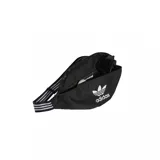 Riñonera Adidas Adicolor color negro con el logotipo del trifolio y la marca estampados en blanco en el frente. Cuenta con cierre de cremallera en el compartimento principal.