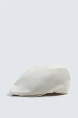 Boina de estilo clásico con visera corta, confeccionada en tejido de lana color marrón oscuro.