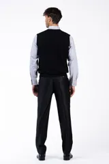 Chaleco azul marino de punto con cuello en V.