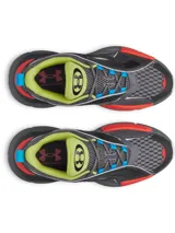 Championes Under Armour modelo UA ARC 96, con diseño retro-futurista. Presenta una parte superior de malla técnica con superposiciones de cuero y paneles laterales translúcidos. Incorpora amortiguación UA HOVR de doble densidad en la mediasuela y suela de goma de alta durabilidad.