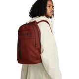 Mochila Nike Air de color bordo, con compartimento principal con cierre, bolsillo frontal con cierre vertical termosellado y el texto "NIKE AIR" impreso en el frente.