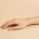 Pulsera de cadena fina de plata 925 con pequeñas esferas intercaladas a lo largo de toda la pieza.