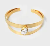 Gargantilla dorada de latón bañado en oro de 24k con diseño doble y perla barroca.