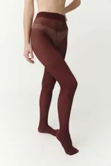 Medias de lycra color bordó, opacas, de 40 deniers y puntera reforzada.