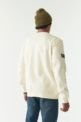 Buzo de felpa verde oliva con logo estampado en el frente, cuello redondo y puños. Confeccionado en 80% algodón y 20% poliéster.