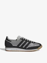 Championes Adidas modelo SL 72 OG, con diseño de cristales incrustados en tonos negro y plateado. Presenta las icónicas tres bandas laterales, suela de goma dentada y puntera reforzada.