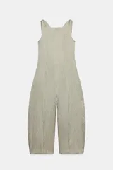 Mono largo ZW Collection de color verde militar, con escote recto, tirantes anchos y diseño amplio en las piernas.