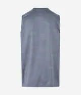 Musculosa deportiva Get Over de corte regular, color gris, con diseño sin mangas, cuello redondo y textura a rayas verticales sutiles. Confeccionada en poliéster liviano con tecnología Dry para mayor transpirabilidad.
