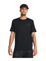 Remera deportiva negra de manga corta, cuello redondo y logo Under Armour en el pecho.