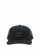 Gorra tipo trucker Billabong color negro, con diseño de malla en los paneles traseros y parche frontal con el logo de la marca bordado en tono sobre tono.