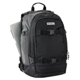 Mochila Rip Curl Posse de 33 litros, color negro, con múltiples compartimentos, cierres y correas ajustables con hebilla en el frente.