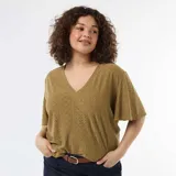 Camiseta verde militar de manga corta y escote en V, confeccionada en tejido con patrón calado perforado y diseño holgado.
