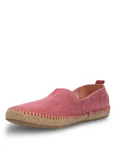 Alpargatas Hush Puppies modelo Hubert, color bordó con textura de rayas finas. Presenta suela de yute con costuras reforzadas en color rojo y detalle de etiqueta de marca en el lateral.