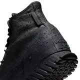 Botas Converse Chuck Taylor All Star Lugged de caña alta, color negro, confeccionadas en cuero impermeable. Presentan una suela de goma exagerada con tacos profundos para mayor agarre y durabilidad. Incluyen el parche circular icónico de Converse en el lateral.