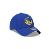 Gorra New Era 9Forty de los Golden State Warriors, color azul con logo del equipo bordado en amarillo en el frente.