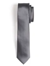 Corbata lisa color gris oscuro.