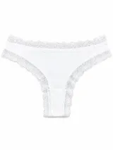 Pack de tres bombachas tipo colaless con detalles de encaje en la cintura y los bordes. Incluye una prenda lisa en color rosado, una blanca y una con estampado floral sobre fondo rosado.