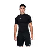 Remera deportiva azul marino de manga corta, corte ajustado y logo de Umbro estampado en el pecho.