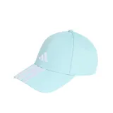 Gorra de béisbol color celeste claro con visera curva. Presenta el logo de Adidas bordado en blanco en el frente y tres franjas blancas bordadas en la visera.