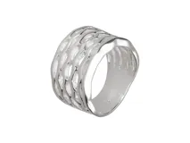 Anillo ancho de plata 925 con diseño calado de círculos.