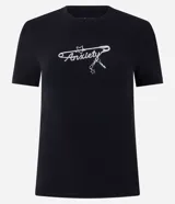 Remera negra de manga corta, corte ajustado al cuerpo, con cuello redondo y estampa frontal en blanco con la palabra "Anxiety" en tipografía cursiva y detalles gráficos.