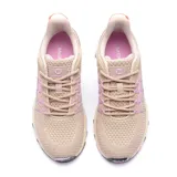 Championes de trail running Merrell, con capellada de tejido técnico transpirable en color beige. Presentan un diseño con cordones en zigzag en los laterales para mayor sujeción, estabilizador en el talón y entresuela de EVA con efecto moteado. La suela de goma tricolor ofrece adherencia en terrenos irregulares.