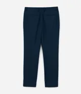 Pantalón de vestir corte slim confeccionado en tejido técnico con tecnología performance, que ofrece respirabilidad y secado rápido. Presenta cintura con pasadores, cierre tradicional y bolsillos laterales tipo cuchillo.