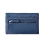 Billetera azul con estampado de flores en relieve y logo de la marca Rip Curl en el frente.