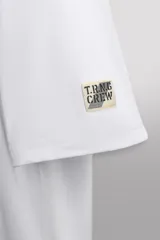 Camiseta de entrenamiento Zara Athleticz de corte regular, confeccionada en tejido técnico elástico y ligero con estructura. Presenta cuello redondo, manga corta con detalle de parche, costuras planas y logo estampado en el pecho.