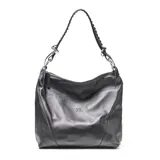 Cartera tipo hobo de cuero negro, con cierre superior, herrajes metálicos plateados y correa de hombro con detalle trenzado. Presenta el logo de la marca XL grabado en el frente.