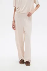 Pantalón ancho de tiro alto, color natural, confeccionado en poliéster con detalles de strass.